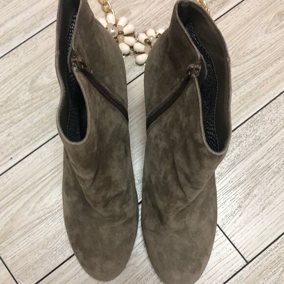 Seychelles suede taupe heeled booties 10 - Picture 2 of 6